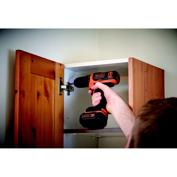 Black + Decker Destornillador inalámbrico con 2 baterías y caja de 10.8 V