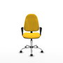 Silla de oficina Algarra con mecanismo Contacto permanente básico tapizada con Similpiel color Amarillo. Equipada con Base cromada, Brazos fijos y Ruedas autofrenantes