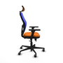 Silla de oficina Jorquera con mecanismo Sincro/Traslack tapizada con Similpiel color Naranja y malla color Azul. Equipada con lumbar 1D, Brazos 3D, Cabecero 2D y Ruedas 65 mm parqué