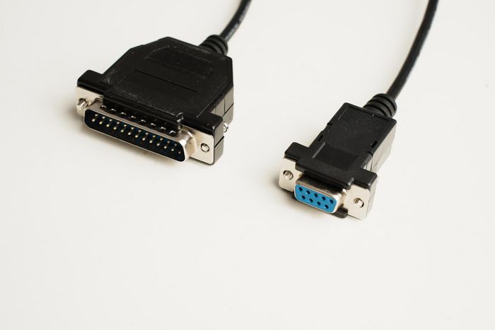MicroConnect Cable Serial DB9-DB25 1,8M F/M negro MicroConnect Cable Serial DB9-DB25 1,8M F/M negro