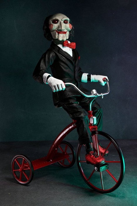 Saw Figura con sonido Billy con Triciclo 30 cm