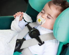 KioKids Agrupador de Cinturón para Bebés, Mantiene Arnés en Posición Correcta y Evita Separación del Pecho, Negro