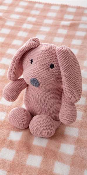 Creaciones Llopis Set de Caja, Manta y Peluche - Manta de Cuadros 90x75 cm Rosa Palo con Perro de Peluche de 26 cm