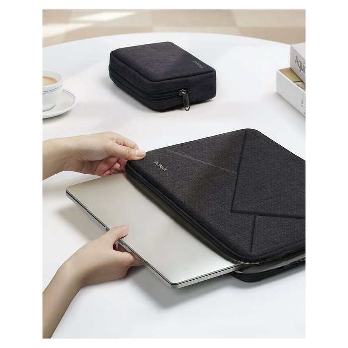Inateck LB01007-13 Funda para Portátil 13.3" - 33.8 cm Compatible con MacBook Pro 14" y 13" (2021-2024) Color Negro, Material EVA y Poliéster, Resistente a Impactos