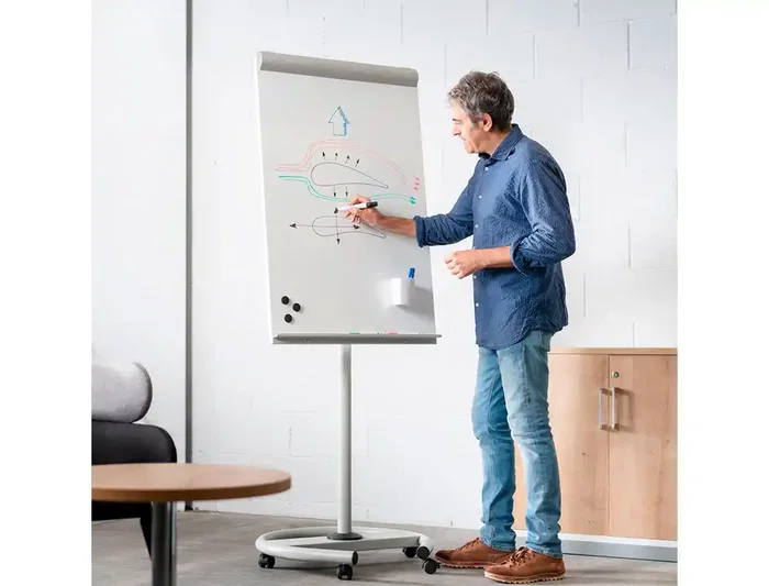 Rocada Pizarra Blanca para Conferencias Magnética Lacada con Ruedas y Brazos Laterales 68x104 cm Rocada Pizarra Blanca para Conferencias Magnética Lacada con Ruedas y Brazos Laterales 68x104 cm