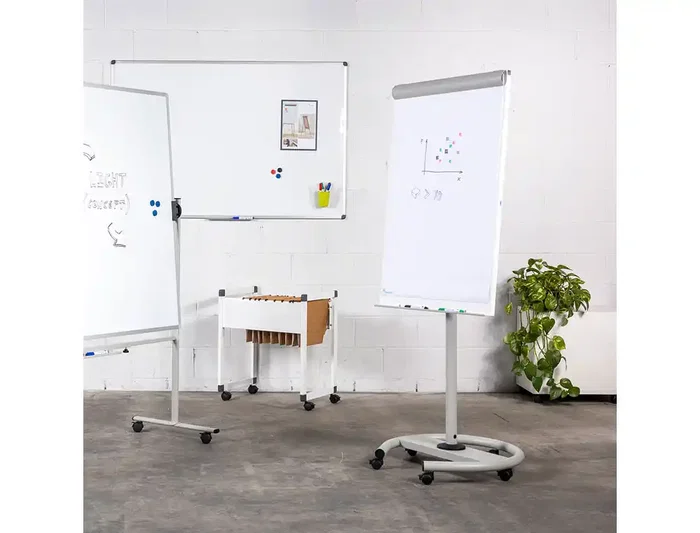 Rocada Pizarra Blanca para Conferencias Magnética Lacada con Ruedas y Brazos Laterales 68x104 cm Rocada Pizarra Blanca para Conferencias Magnética Lacada con Ruedas y Brazos Laterales 68x104 cm