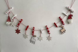 DKD Home Decor Guirnalda MDF con Pinzas Rojo y Blanco