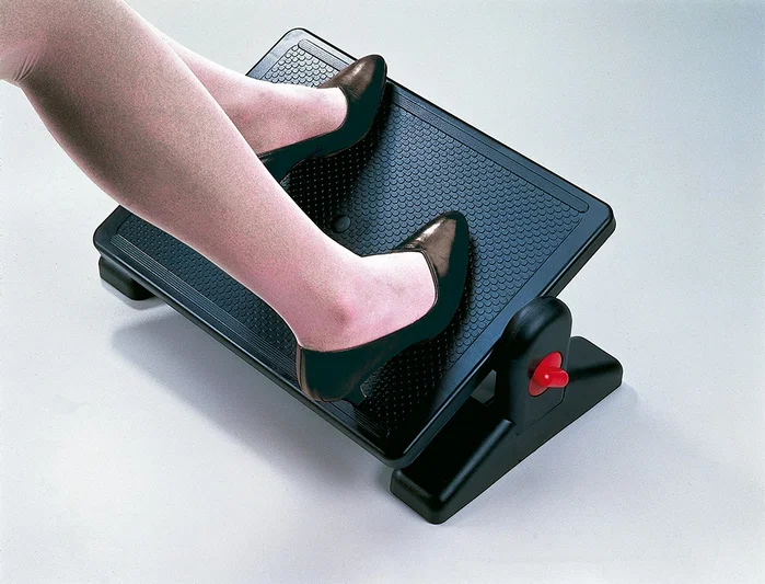 Q-connect Reposapiés de plástico ajustable
