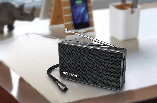 Muse M-030 R Radio Portátil Analógica Negro
