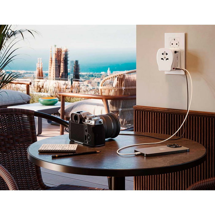 Simon Adaptador de Viaje Universal con 3 Puertos USB (1A+2C) 65W para Más de 200 Países, Carga Rápida, Incluye Bolsa Simon Adaptador de Viaje Universal con 3 Puertos USB (1A+2C) 65W para Más de 200 Países, Carga Rápida, Incluye Bolsa