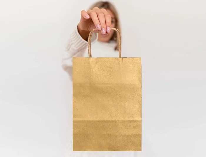 Q-connect Bolsa Papel Kraft Oro L con Asa Retorcida 320x400x140 mm Paquete 25 Unidades