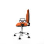 Silla de oficina Algarra con mecanismo Contacto permanente básico tapizada con Tela color Naranja. Equipada con Base cromada, Brazos fijos y Ruedas de nailon 50 mm