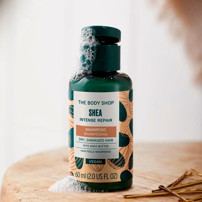 The Body Shop Champú Reparador Intenso de Karité Shea 60 ml - Para Cabello Seco, Vegano, 92% Ingredientes Naturales, Brillo e Hidratación