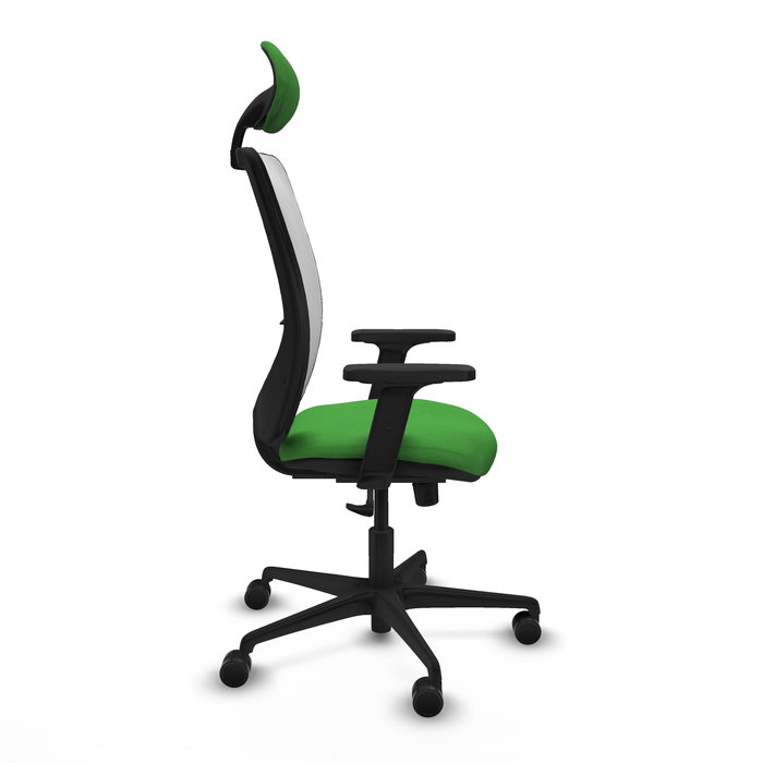 Silla de oficina Zulema con mecanismo Sincro tapizada con Tela color Verde y malla color Blanco. Equipada con lumbar 1D, Brazos 2D, Cabecero Fijo y Ruedas 65mm nailon