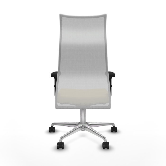 Sillón Albacete con mecanismo Sincro tapizada con Similpiel color Crema y malla color Blanco. Equipado con Base aluminio, Brazos 2D y Ruedas 65mm nailon