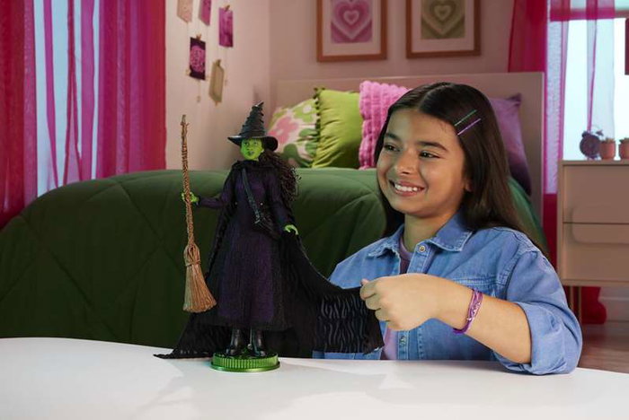 Mattel Muñeca Colección Elphaba Thropp Wicked con Accesorios
