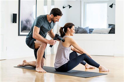 Beurer MG-185 Pistola de Masaje Muscular, 9 Niveles de Intensidad, 3000 Impulsos/Minuto, Mango Ergonómico, 5 Accesorios, Incluye Maletín