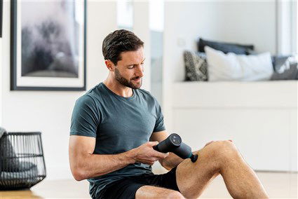 Beurer MG-185 Pistola de Masaje Muscular, 9 Niveles de Intensidad, 3000 Impulsos/Minuto, Mango Ergonómico, 5 Accesorios, Incluye Maletín