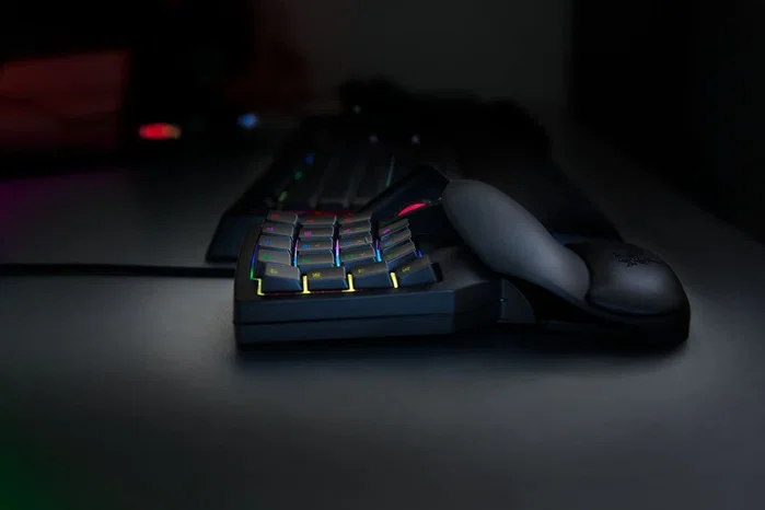 Razer Tartarus V2 Keypad Gaming con 32 Teclas Programables y Rueda de Desplazamiento