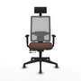 Silla de oficina Horna con mecanismo Sincro/Traslack tapizada con Tela color Marrón oscuro y malla color Gris. Equipada con lumbar 1D, Brazos 1D, Cabecero Fijo y Ruedas 65 mm parqué