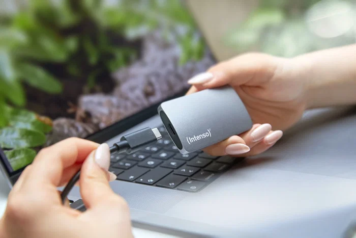 Intenso TX800 Disco Duro Externo SSD 2 TB USB Tipo C USB 3.2 Gen 2x2 (2.1 Gbit/s) Color Antracita