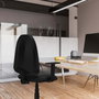 PIQUERAS Y CRESPO Silla de oficina Aýna en color Crema con brazos 1D