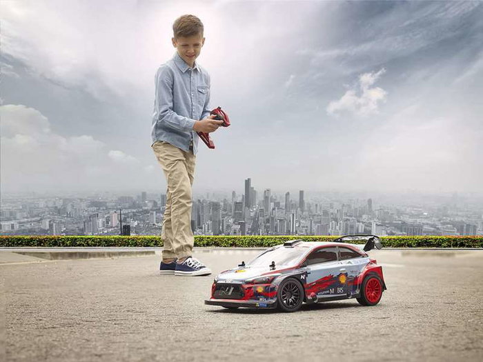 Ninco Coche Radio Control Hyundai I20 WRC Escala 1:16, Emisora 2.4 GHz, Batería y Cargador Incluidos, 25x12.5x11 cm