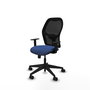 Silla de oficina Alocén con mecanismo Sincro tapizada con Tela color Azul marino y malla color Negro. Equipada con lumbar 1D, Brazos 1D y Ruedas 65mm nailon