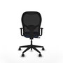 Silla de oficina Alocén con mecanismo Sincro tapizada con Tela color Azul marino y malla color Negro. Equipada con lumbar 1D, Brazos 1D y Ruedas 65mm nailon