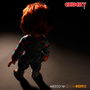 MEZCO TOYZ Muñeco Chucky El Muñeco Diabólico con Sonido y Frases, Figura de Acción de 38cm en PVC con Ropa Real y 7 Puntos de Articulación