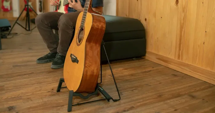 QuikLok Soporte GHS/001 para Guitarra Eléctrica, Acústica y Trompa, Ajustable en 5 Posiciones, Plegable, Negro, Hasta 5 kg