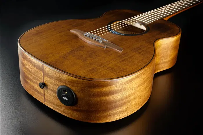 LAG Guitarra Acústica Travel A/E Blue Wave 1 Electroacústica Folk Cedro Rojo Macizo Color Marrón Natural Acabado Satinado LAG Guitarra Acústica Travel A/E Blue Wave 1 Electroacústica Folk Cedro Rojo Macizo Color Marrón Natural Acabado Satinado