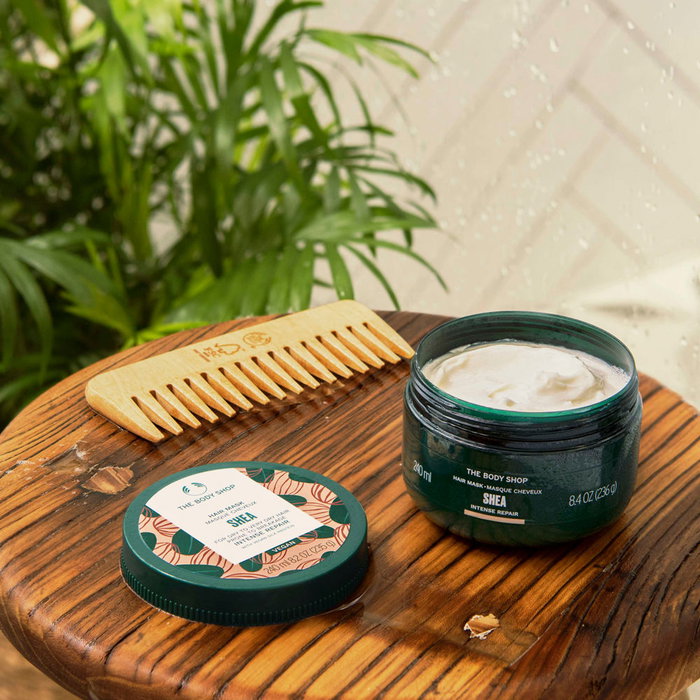 The Body Shop - Mascarilla Capilar Reparadora de Karité y Proteína de Seda Vegana, para Cabello Seco y Dañado, 240 ml The Body Shop - Mascarilla Capilar Reparadora de Karité y Proteína de Seda Vegana, para Cabello Seco y Dañado, 240 ml