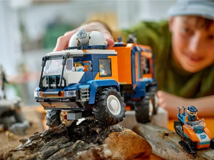 LEGO City 60471 Arctic Explorer Science Lab Truck LEGO City 60471 Arctic Explorer Science Lab Truck