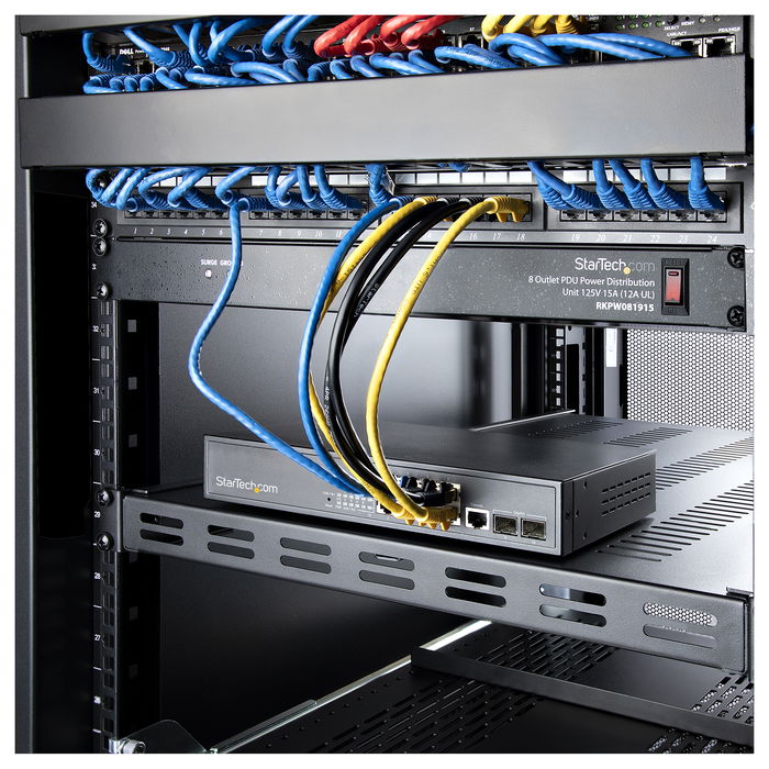 StarTech Fachboden Serverschrank 1HE belüftet, verstellbarer Schwerlast Fachboden für Server Rack/Schrank bis 113 kg