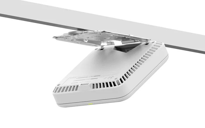 NETGEAR WBE750 Point of Access - Punto de Acceso WiFi 7 Tribanda (2.4/5/6 GHz), 11530 Mbps, 10G, PoE+, Gestión Insight, Color Blanco