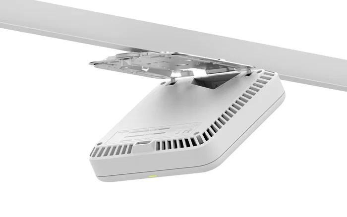 NETGEAR WBE750 Point of Access - Punto de Acceso WiFi 7 Tribanda (2.4/5/6 GHz), 11530 Mbps, 10G, PoE+, Gestión Insight, Color Blanco