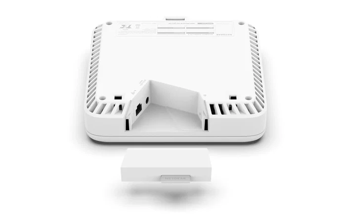 NETGEAR WBE750 Point of Access - Punto de Acceso WiFi 7 Tribanda (2.4/5/6 GHz), 11530 Mbps, 10G, PoE+, Gestión Insight, Color Blanco