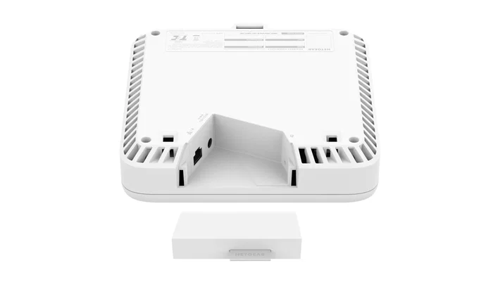 NETGEAR WBE750 Point of Access - Punto de Acceso WiFi 7 Tribanda (2.4/5/6 GHz), 11530 Mbps, 10G, PoE+, Gestión Insight, Color Blanco