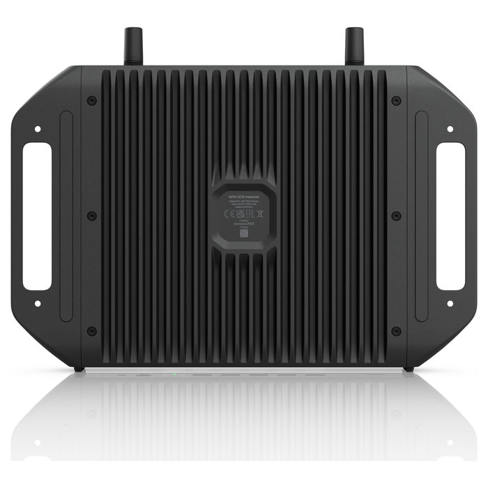 Ubiquiti UCG-Industrial Gateway Industrial con WiFi 6/6E y PoE, 5 Puertos Gigabit, 2 SIM, SFP+, ARM Cortex a 2.2 GHz, Para Bastidor/Escritorio/Pared, Negro