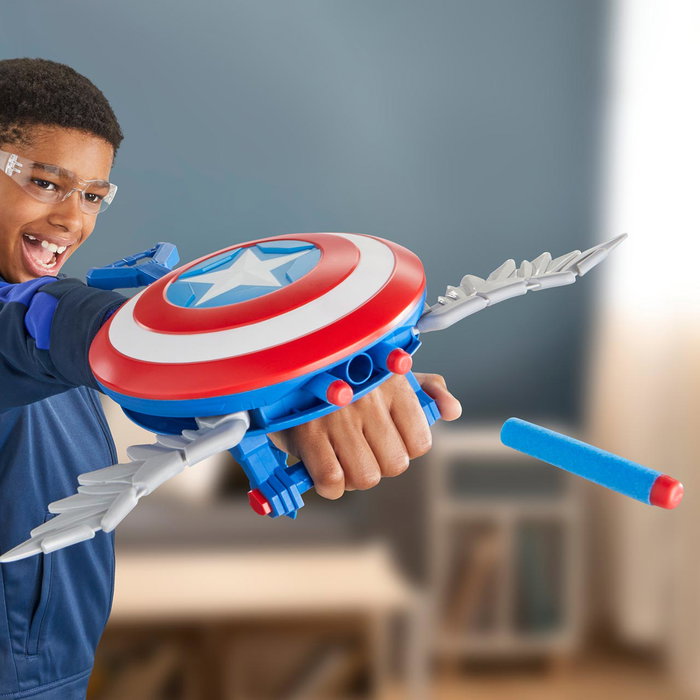 Hasbro F9302 - Escudo Lanzadardos NERF Capitán América Avengers con 3 Dardos, Juguete para Niños +5 Años