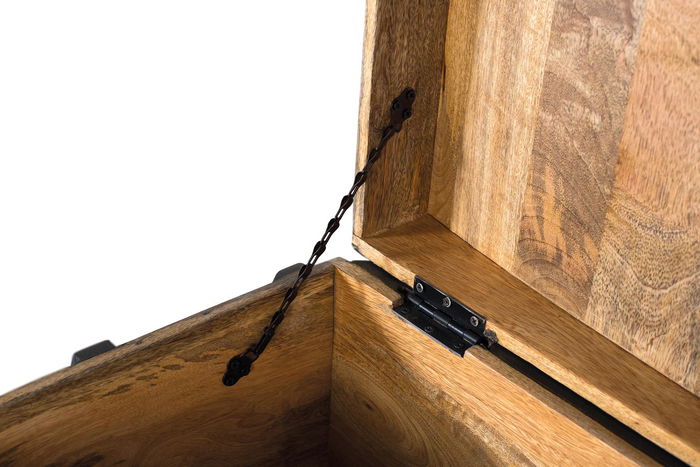 Giner Y Colomer Baúl de Madera de Mango Color Negro con Detalles Pintados a Mano Giner Y Colomer Baúl de Madera de Mango Color Negro con Detalles Pintados a Mano