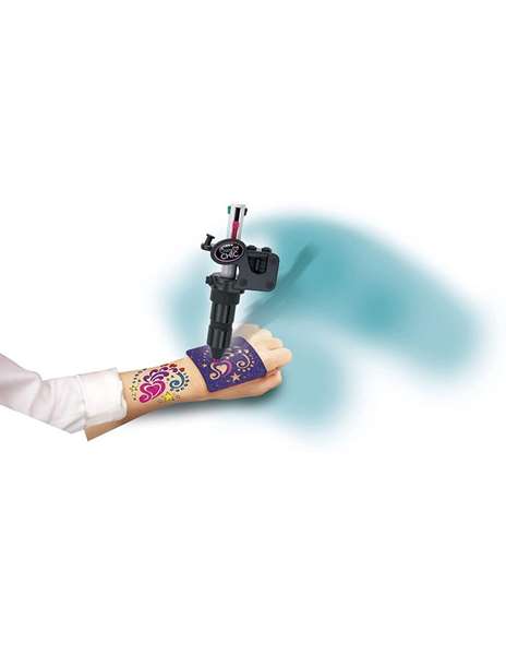 Clementoni Juego Tatuajes Estudio, Bolígrafo Especial, 45,1x31,1x7cm, Modelos Surtidos, Edad Recomendada 6 Años