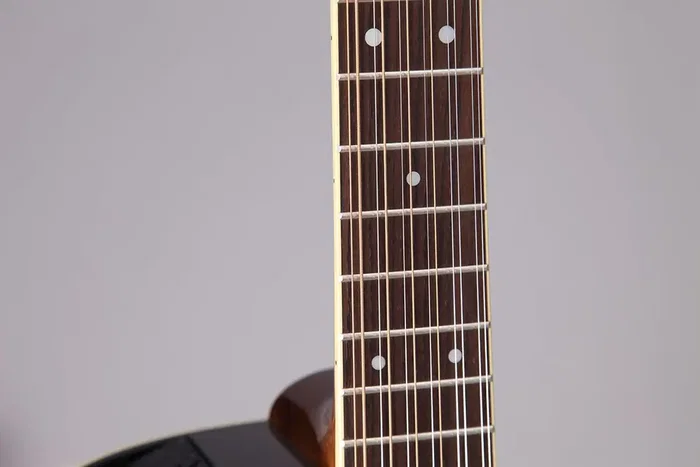 Takamine EF400SC-TT Guitarra Electroacústica Dreadnought con Cutaway