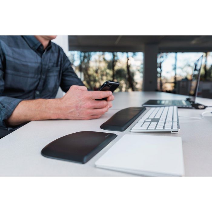 Kensington ErgoSoft™ Reposamuñecas para Teclados Slim, Gel Acolchado, Ergonómico, Suave Exterior
