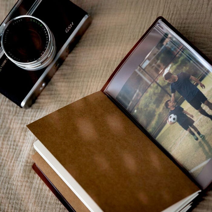 ERIK Cuaderno de Viaje Real Madrid 19,5x12cm con 2 Cuadernillos Reemplazables, Bullet y Líneas, Bolsillo y Cierre Elástico