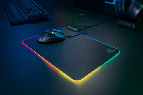 Razer RZ02-03020100-R3M1 Alfombrilla de Ratón para Juegos Negra con Retroiluminación LED