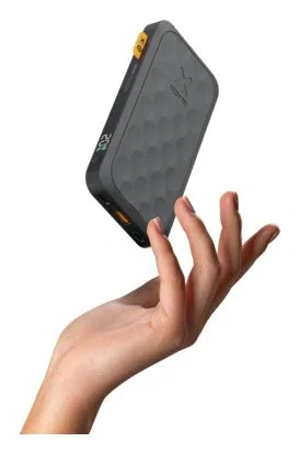 Xtorm FS5101U Batería Externa Power Bank Negro 10000 mAh, Carga Rápida Quick Charge 3.0 hasta 20W, 2x USB-C + 1x USB-A, Pantalla LCD
