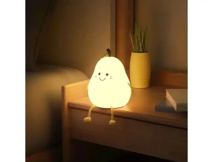 Wondee Lámpara de Noche Infantil de Silicona con Forma de Pera, Luz Suave y Sensor Táctil Wondee Lámpara de Noche Infantil de Silicona con Forma de Pera, Luz Suave y Sensor Táctil
