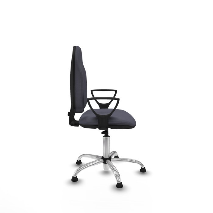 Silla de oficina Algarra con mecanismo Contacto permanente básico tapizada con Tela color Gris oscuro. Equipada con Base cromada, Brazos fijosy Topes Silla de oficina Algarra con mecanismo Contacto permanente básico tapizada con Tela color Gris oscuro. Equipada con Base cromada, Brazos fijosy Topes